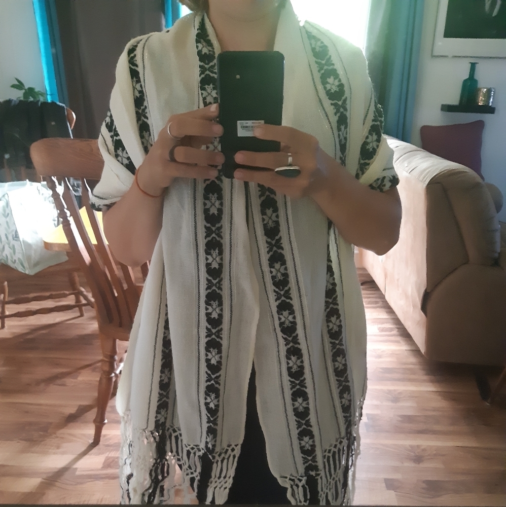 Scarf black and white
